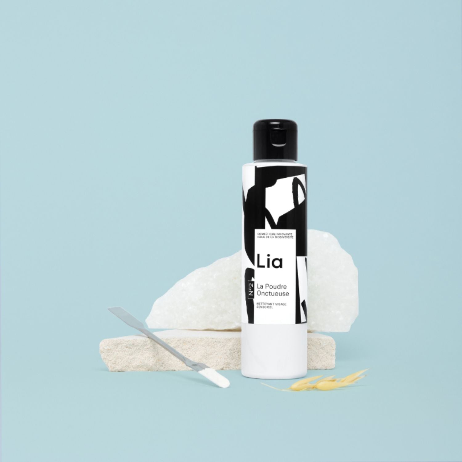LIA Cosmétiques Creamy Powder Facial Cleanser with natural ingredients such as white clay (kaolin)