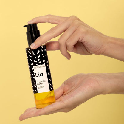 Demonstration of LIA Cosmétiques Fine Milky Cleansing Oil bottle– lightweight oil that transforms to milk when rinsed